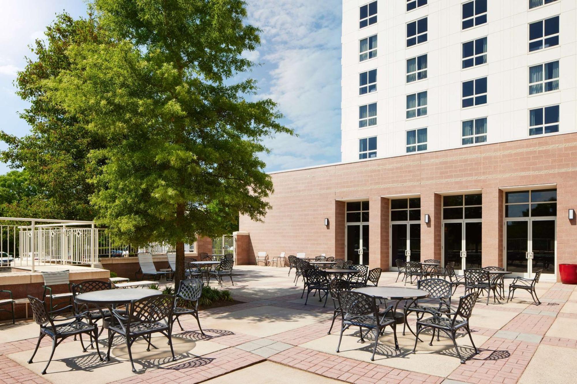 Hilton Charlotte Airport Hotel Exterior foto